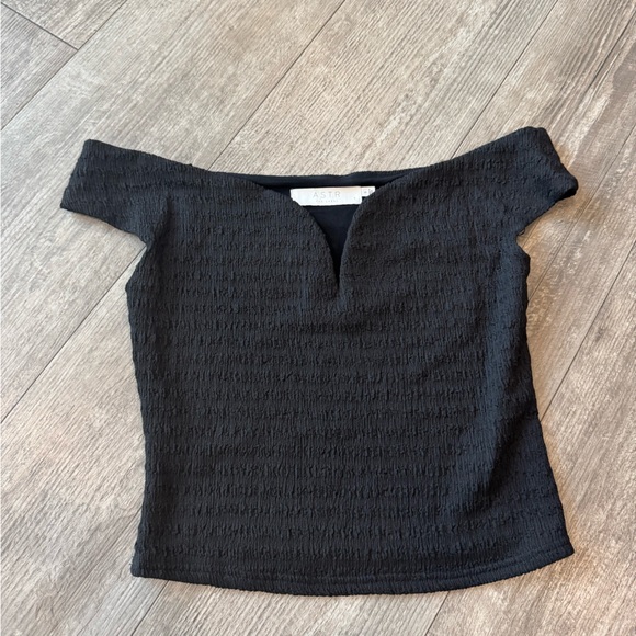 Astr Black Off-Shoulder Crop Top - Picture 5 of 9